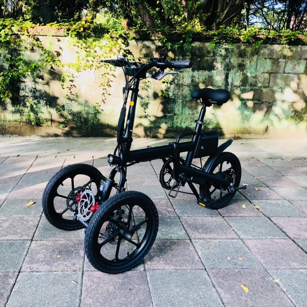 Bicycle with 2 wheels store in front